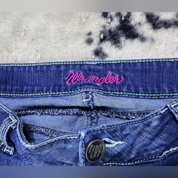 Wrangler Women’s Y2K Vintage Pink Logo Medium Wash Bootcut Denim Jeans Size 32 - Picture 2 of 8